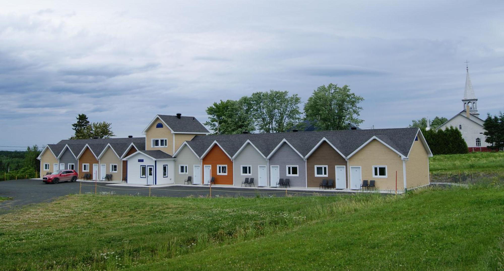 Motel M Saint-Adelme Zewnętrze zdjęcie